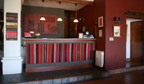 Lobby de la Hostería Lunahuana, Tucumán, Argentina