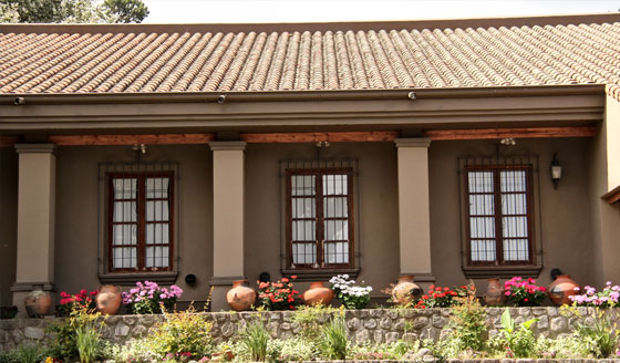 Exterior de la Hostería Lunahuana, Tucumán, Argentina