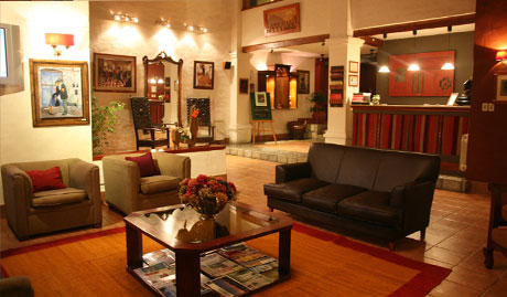 Lobby de la Hostería Lunahuana, Tucumán, Argentina