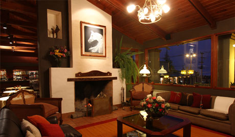 Lobby de la Hostería Lunahuana, Tucumán, Argentina