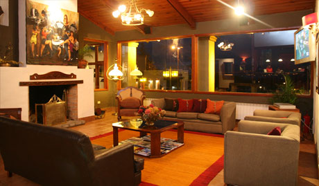 Lobby de la Hostería Lunahuana, Tucumán, Argentina