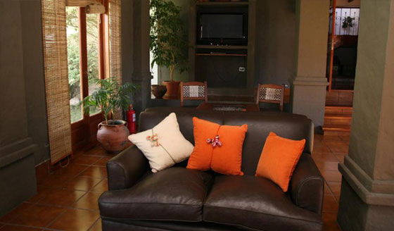 Lobby de la Hostería Lunahuana, Tucumán, Argentina