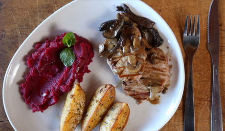 Restaurante de la Hostería Lunahuana, Tucumán, Argentina