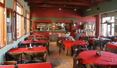 Restaurante de la Hostería Lunahuana, Tucumán, Argentina